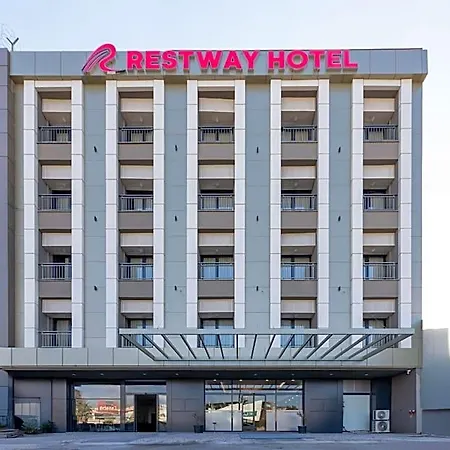 Restway Hotel *