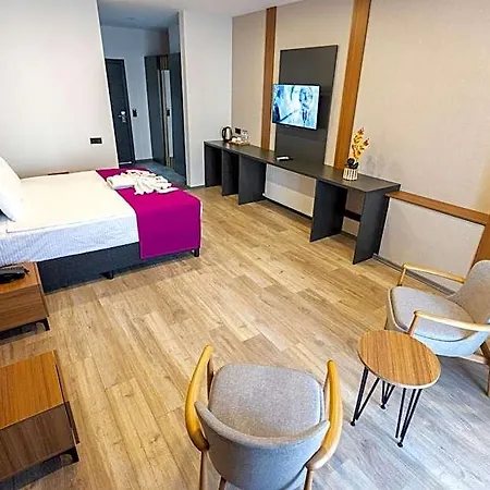 Restway Hotel *